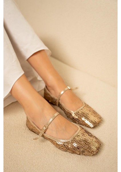 Honey Gold Pullu Küt Burun Kadın Babet fırsatları