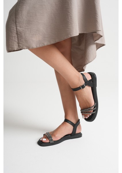 Kadın Spiral Şerit Taşlı Bilekten Bantlı Düz Taban Siyah Sandalet