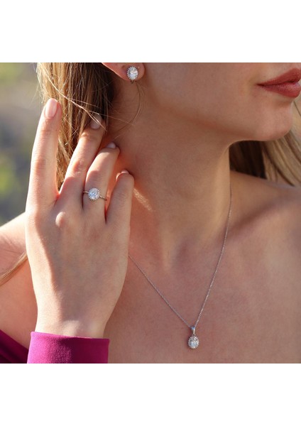 Etrafı Pırıltılı Taşlarla Çevrili Elips Montür Sky Diamond Gümüş Set