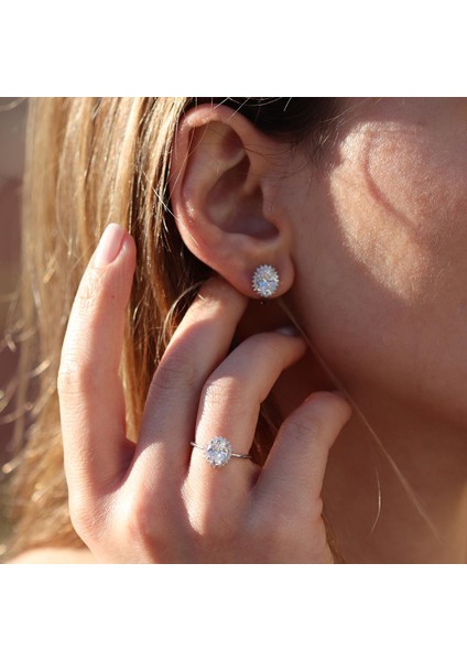 Etrafı Pırıltılı Taşlarla Çevrili Elips Montür Sky Diamond Gümüş Set fiyatları