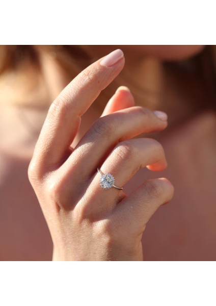 Etrafı Pırıltılı Taşlarla Çevrili Elips Montür Sky Diamond Gümüş Set fırsatları