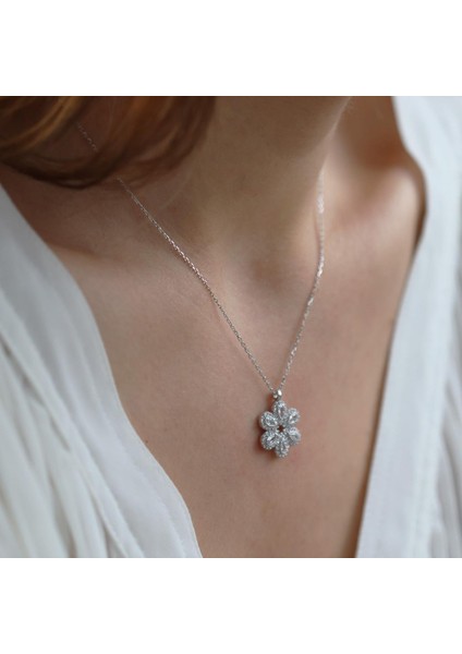 Çiçek Modeli Zirkon Taşlı Gümüş Kolye