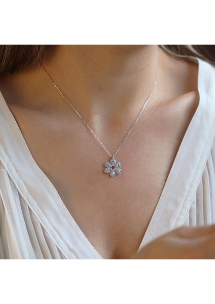 Çiçek Modeli Zirkon Taşlı Gümüş Kolye fırsatları