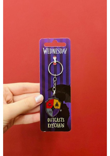 Wednesday Lisanslı Outcasts Kalkan Anahtarlık