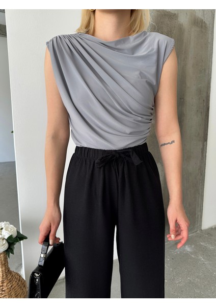 Kadın Büzgülü Sandy Kumaş Kolsuz Bluz fiyatları