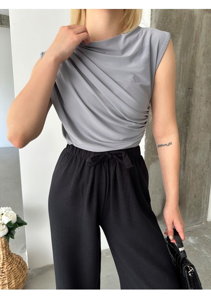 Kadın Büzgülü Sandy Kumaş Kolsuz Bluz modelleri