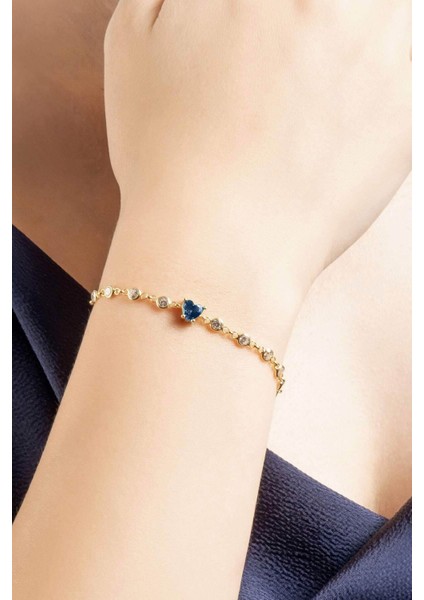 Aşk Yolu Koleksiyonu 18 Ayar Altın Kaplama Gümüş, Lacivert Taşlı Kalp Tasarım Kadın Bileklik modelleri