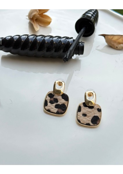 Sallantılı Gold Detay Leopar Küpe