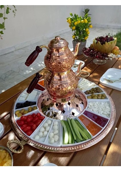 El Işçiliği Bakır Çaydanlıklı 55 cm Kahvaltı Sunum Seti – 12 Parça Seramik Tabaklı, Geleneksel Kahvaltılık Takımı