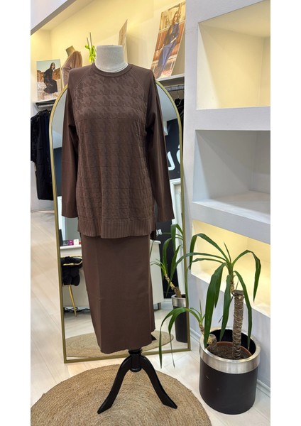 1350 Kazayağı Merserize Etekli Takım Kahve