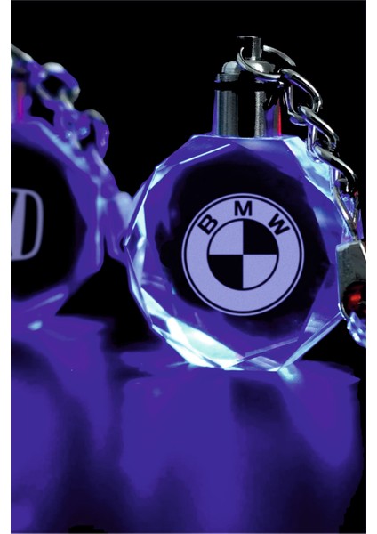 BMW Şeffaf Cam Logolu Mavi LED Işıklı 2D Tasarım Anahtarlık – Araç İçi ve Günlük Kullanım İçin Şık Aksesuar indirimleri