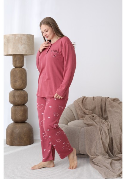 Kadın Kışlık Büyük Beden Curve Nakışlı Desenli Yakası Düğmeli Uzun Kollu Pijama Takımı fırsatları