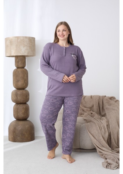 Kadın Kışlık Büyük Beden Curve Nakışlı Desenli Yakası Düğmeli Uzun Kollu Pijama Takımı