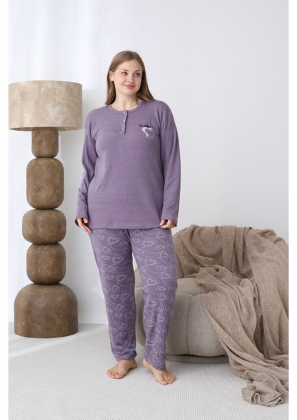 Kadın Kışlık Büyük Beden Curve Nakışlı Desenli Yakası Düğmeli Uzun Kollu Pijama Takımı modelleri