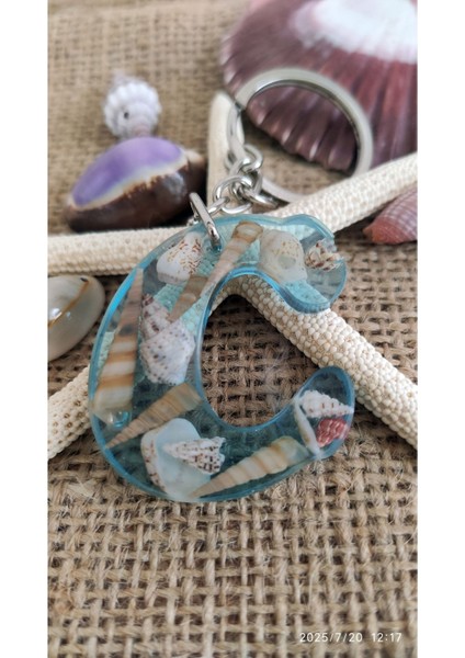 "c" Harfi - Açık Mavi Deniz Epoksi Harf Anahtarlık – Gerçek Deniz Kabuğu, El Yapımı, Benzersiz