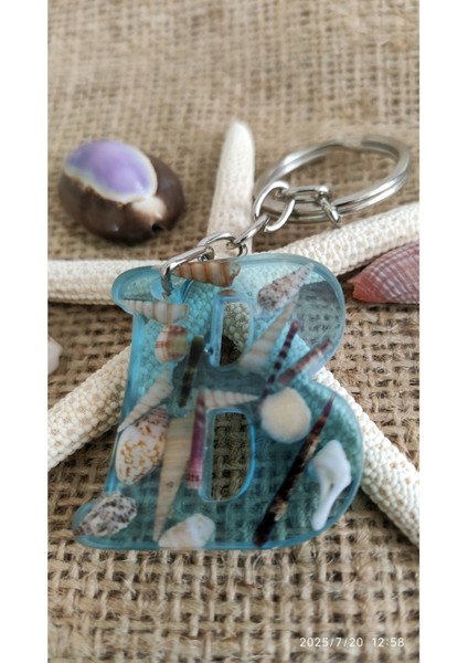 "b" Harfi - Açık Mavi Deniz Epoksi Harf Anahtarlık – Gerçek Deniz Kabuğu, El Yapımı, Benzersiz