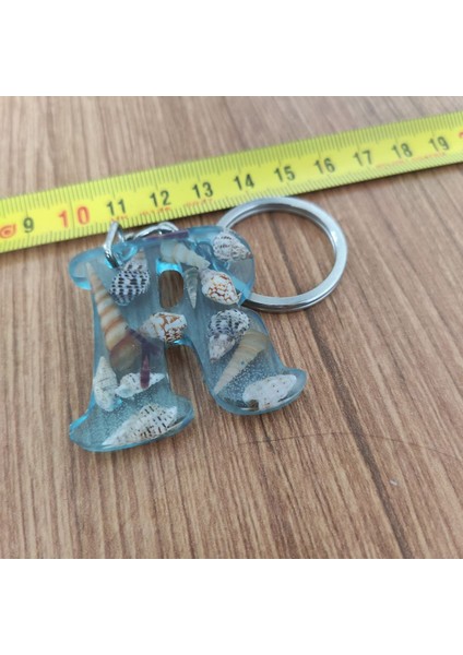 "r" Harfi - Açık Mavi Deniz Epoksi Harf Anahtarlık – Gerçek Deniz Kabuğu, El Yapımı, Benzersiz modelleri