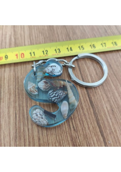 "s" Harfi - Açık Mavi Deniz Epoksi Harf Anahtarlık – Gerçek Deniz Kabuğu, El Yapımı, Benzersiz modelleri