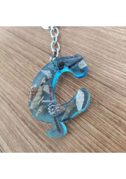 "ç" Harfi - Açık Mavi Deniz Epoksi Harf Anahtarlık – Gerçek Deniz Kabuğu, El Yapımı, Benzersiz