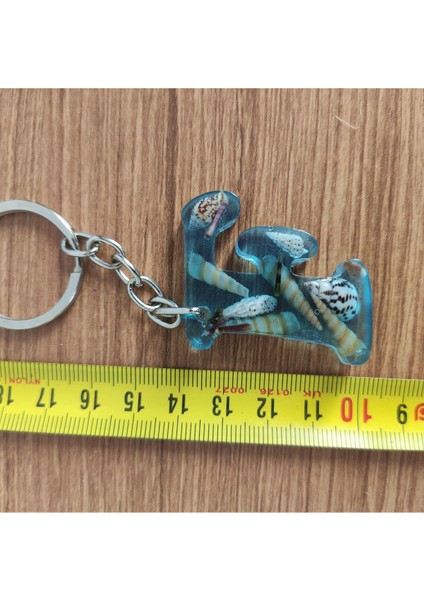 "f" Harfi - Açık Mavi Deniz Epoksi Harf Anahtarlık – Gerçek Deniz Kabuğu, El Yapımı, Benzersiz modelleri