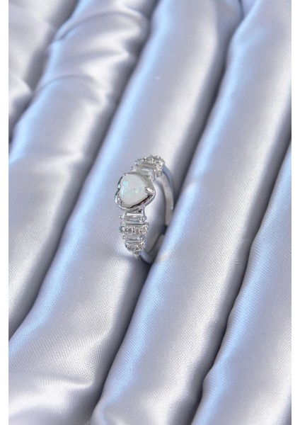 Baget ve Zirkon Taşlı Beyaz Kalp Gümüş Renk Pirinç Kadın Yüzük - TJ-BYK2785