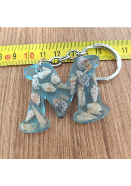 "m" Harfi - Açık Mavi Deniz Epoksi Harf Anahtarlık – Gerçek Deniz Kabuğu, El Yapımı, Benzersiz modelleri