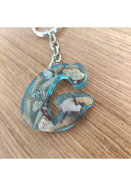 "g" Harfi - Açık Mavi Deniz Epoksi Harf Anahtarlık – Gerçek Deniz Kabuğu, El Yapımı, Benzersiz