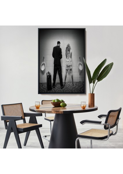 Çerçeveli Dekoratif Kanvas Tablo, Pisuvara Işeyen Çift TABLOSU-7890
