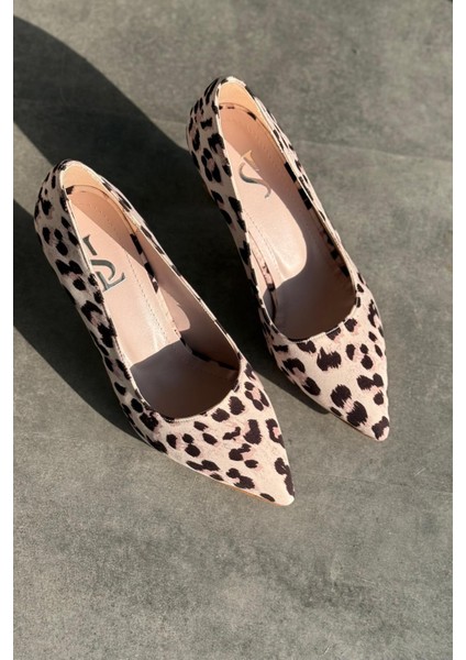 Luntra Saten Leo Desen Bej Stiletto