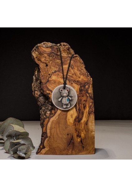 Yamalı Ayıcık Seramik Kolye – Stres ve Denge Kolyesi