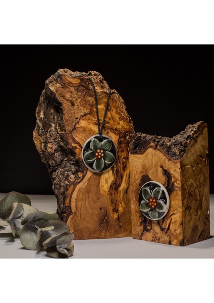 Yeşil Çiçek Desenli Seramik Kolye – Stres ve Denge Kolyesi fırsatları