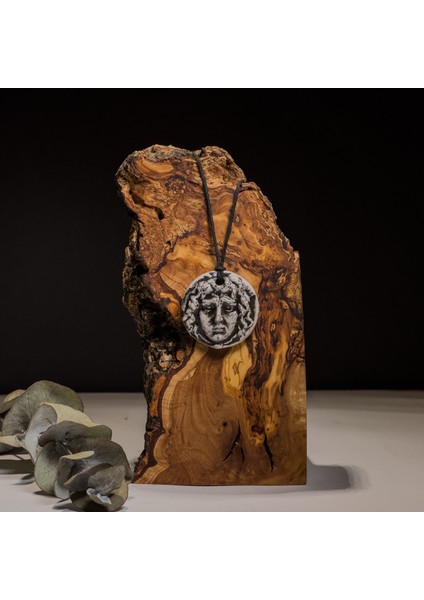 Mitolojik Yüz Seramik Kolye – Stres ve Denge Kolyesi