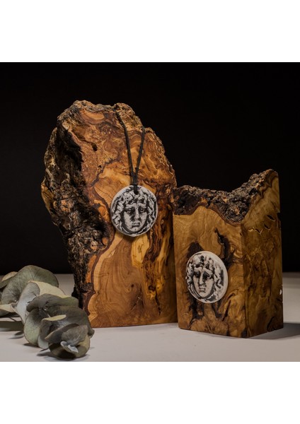 Mitolojik Yüz Seramik Kolye – Stres ve Denge Kolyesi fırsatları