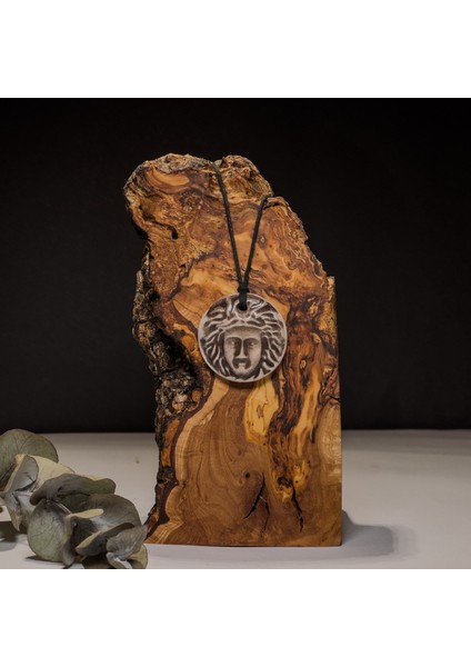 Mitolojik Yüz Seramik Kolye – Stres ve Denge Kolyesi