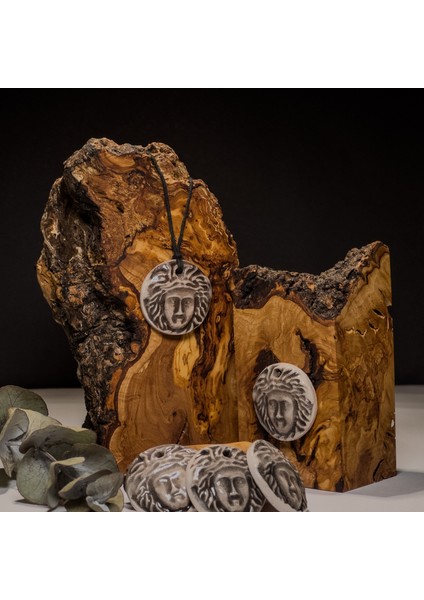 Mitolojik Yüz Seramik Kolye – Stres ve Denge Kolyesi indirimleri