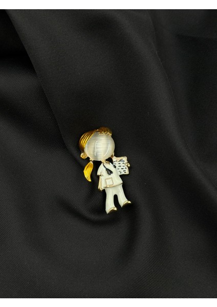 Sarı Saçlı Kadın Doktor Hemşire Sağlık Çalışanı Figürlü Broş Yaka Iğnesi modelleri