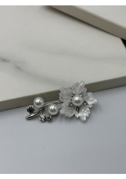Beyaz Inci Detaylı Çiçek Tasarım Broş Yaka Iğnesi modelleri