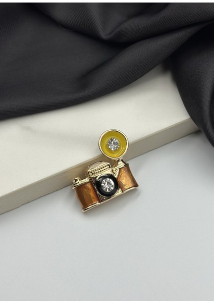 Turuncu Mineli Taşlı Nostaljik Fotoğraf Makinesi Figürlü Broş Yaka Iğnesi