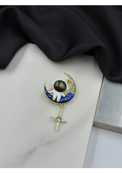 Aya Oturmuş Astronot Tasarım Broş Yaka Iğnesi fiyatları