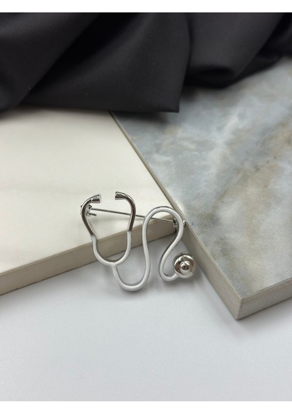 Beyaz Mineli Steteskop Doktor Hemşire Sağlık Çalışanı Figürlü Meslek Broş Yaka Iğnesi