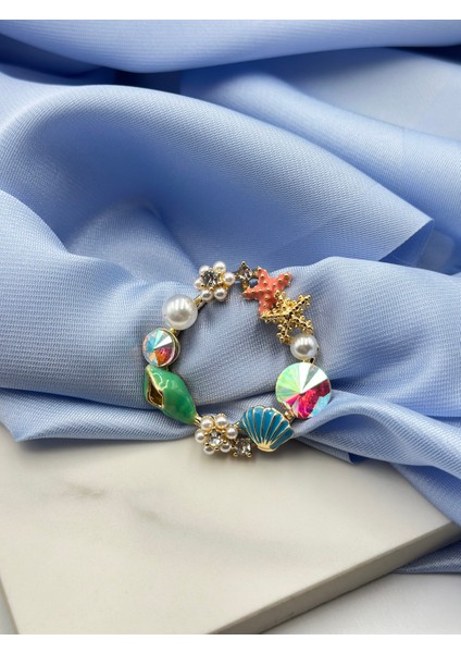 Kumsal Konseptli Rengarenk Inci Detaylı Tasarım Broş Yaka Iğnesi fiyatları