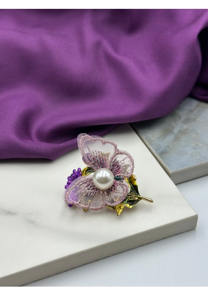 Mor Kelebek ve Çiçek Detaylı Incili Tasarım Broş Yaka Iğnesi