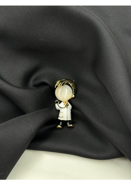 Siyah Saçlı Beyaz Mineli Erkek Doktor Hemşire Sağlık Çalışanı Broş Yaka Iğnesi 1 Adet fırsatları