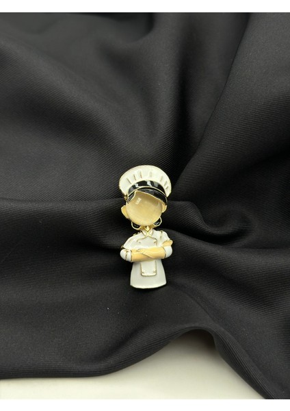 Kadın Aşçı Figürlü Beyaz Mineli Meslek Broşu Yaka Iğnesi fırsatları