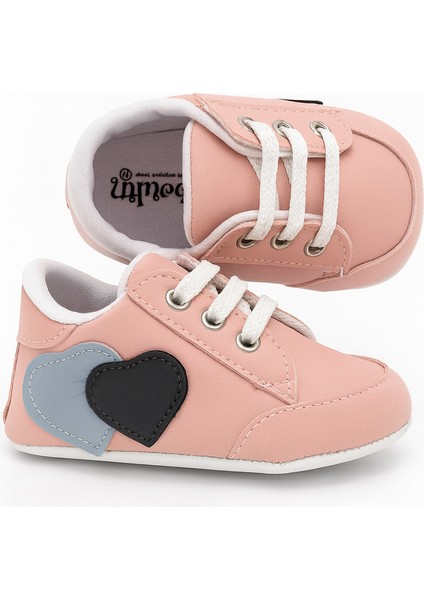 Kız Bebek Spor Ayakkabı – Kalpli Tasarım, Esnek ve Yumuşak