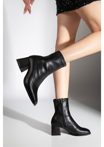 Sandra Streç Bot Siyah