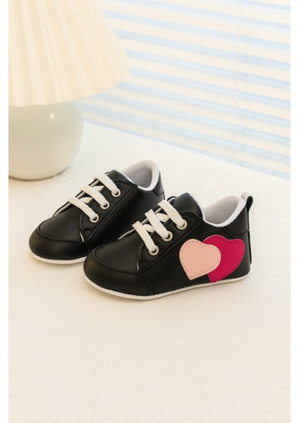 Kız Bebek Spor Ayakkabı – Kalpli Tasarım, Esnek ve Yumuşak fırsatları