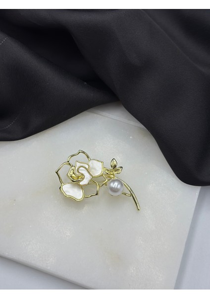 Krem Mineli Gül Sallantılı Inci Detaylı Broş Yaka Iğnesi fiyatları
