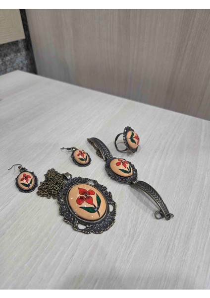 El Yapımı Çiçek Desenli Antik Bronz Takı Seti (Kolye + Küpe + Yüzük + Bileklik) fiyatları