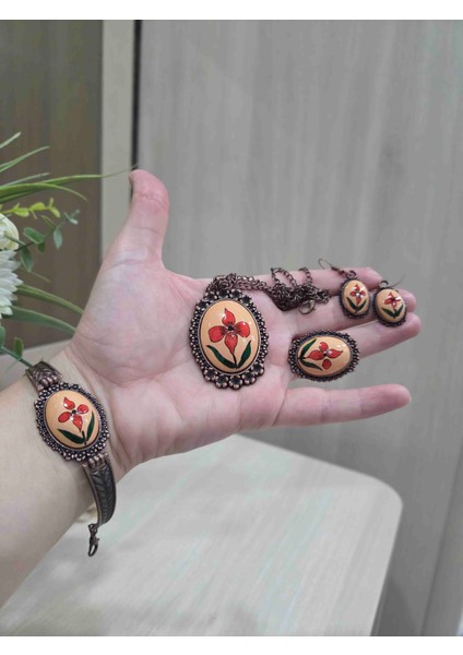 El Yapımı Çiçek Desenli Antik Bronz Takı Seti (Kolye + Küpe + Yüzük + Bileklik)